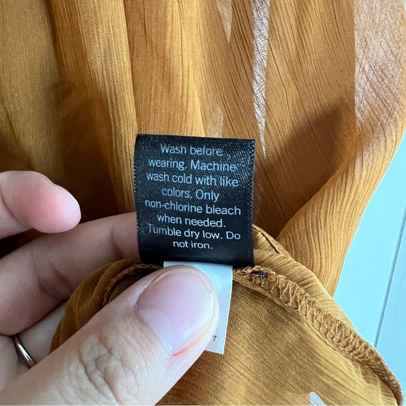 Simply Vera Burnt Orange Tie Neck Balloon Sleeve Shirred Blouse, Size Medium - Picture 8 of 9